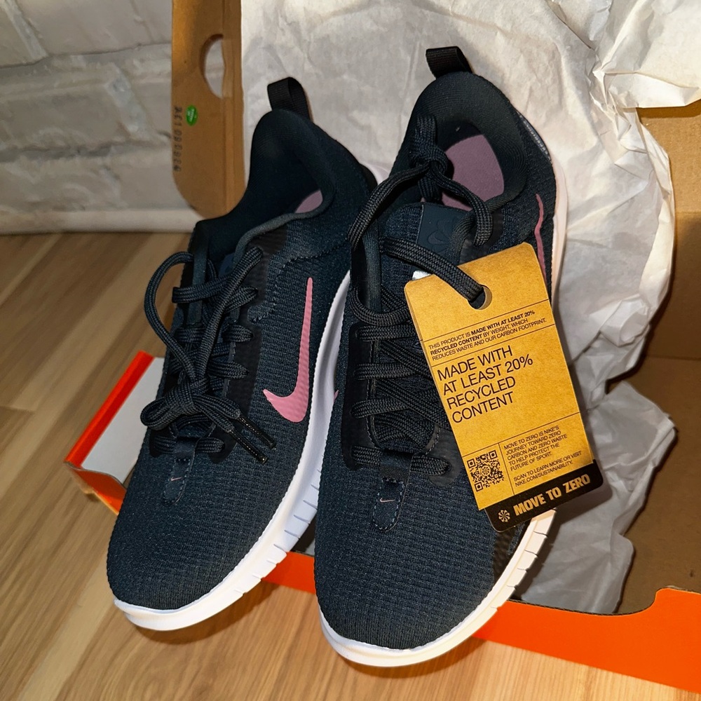 Black and Pink Athletic W Flex Experience RN 12